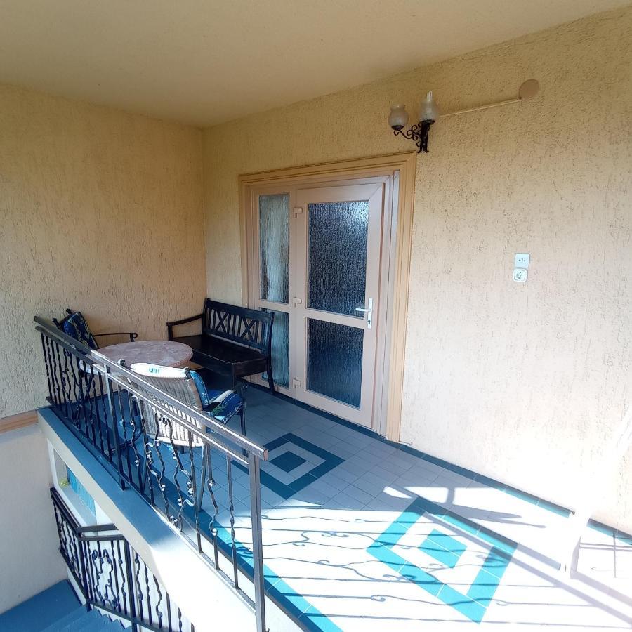 Rozsa Apartman Alsóörs Buitenkant foto